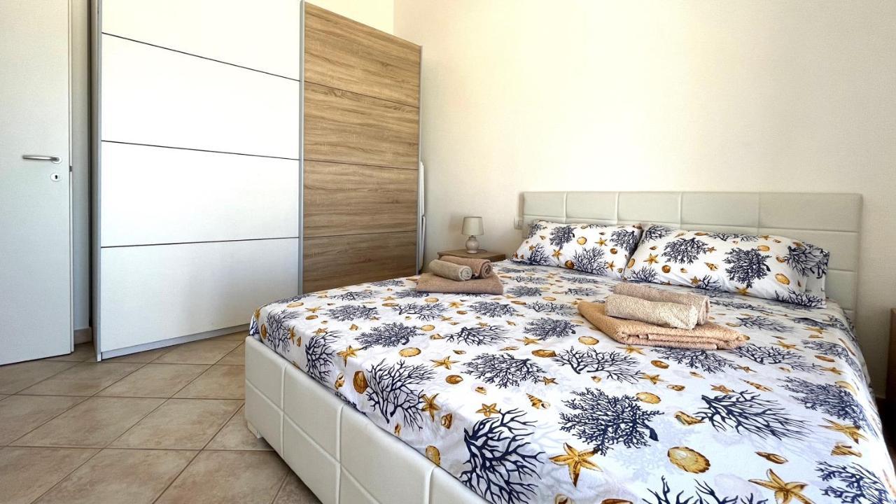 Attici Con Terrazzo Vista Mare Apartment Calasetta Exterior photo